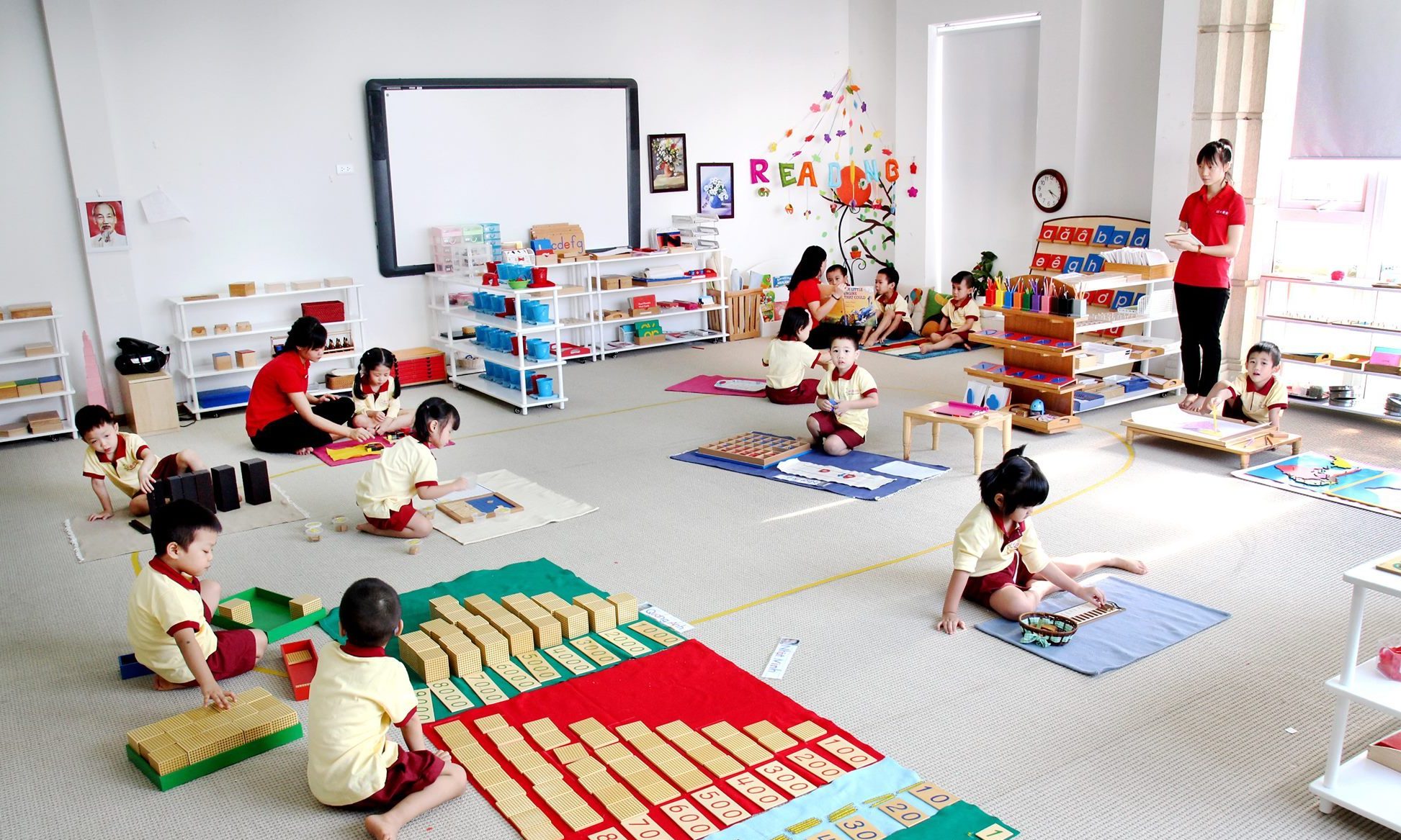 Dạy con cái theo gót cách thức Montessori